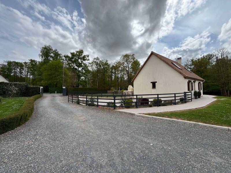 Réalisation d'une clôture en aluminium gris anthracite adaptée à l'espace à Le Neubourg